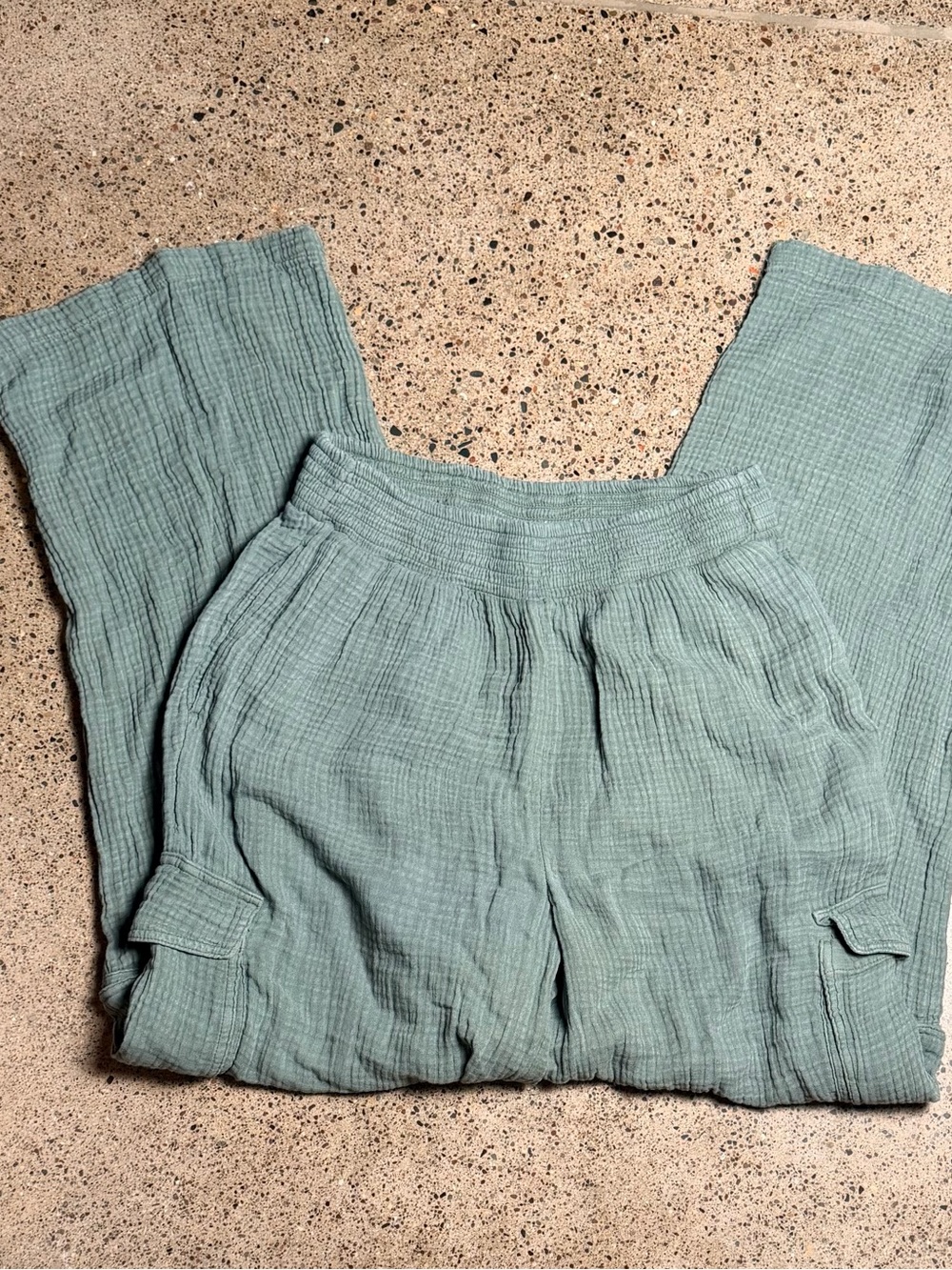 Aerie Gauzy High-Waisted Cargo Pants - Light Sage Green - Size M